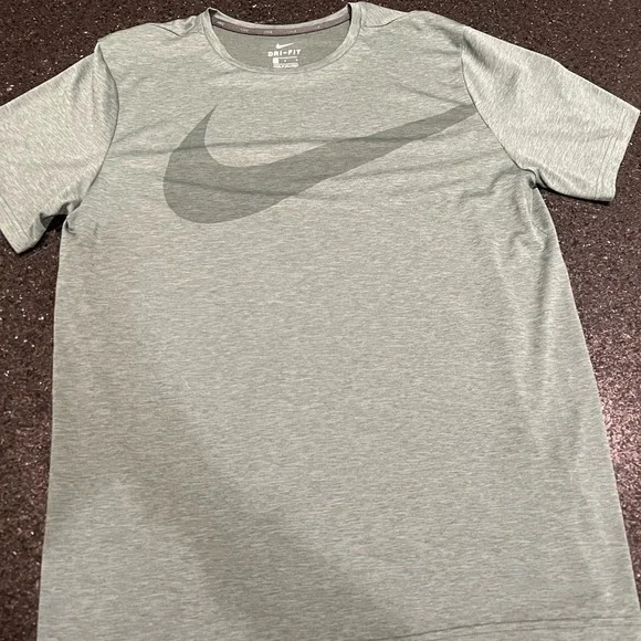 Men's Sage green Nike Dri fit - Picture 4 of 4